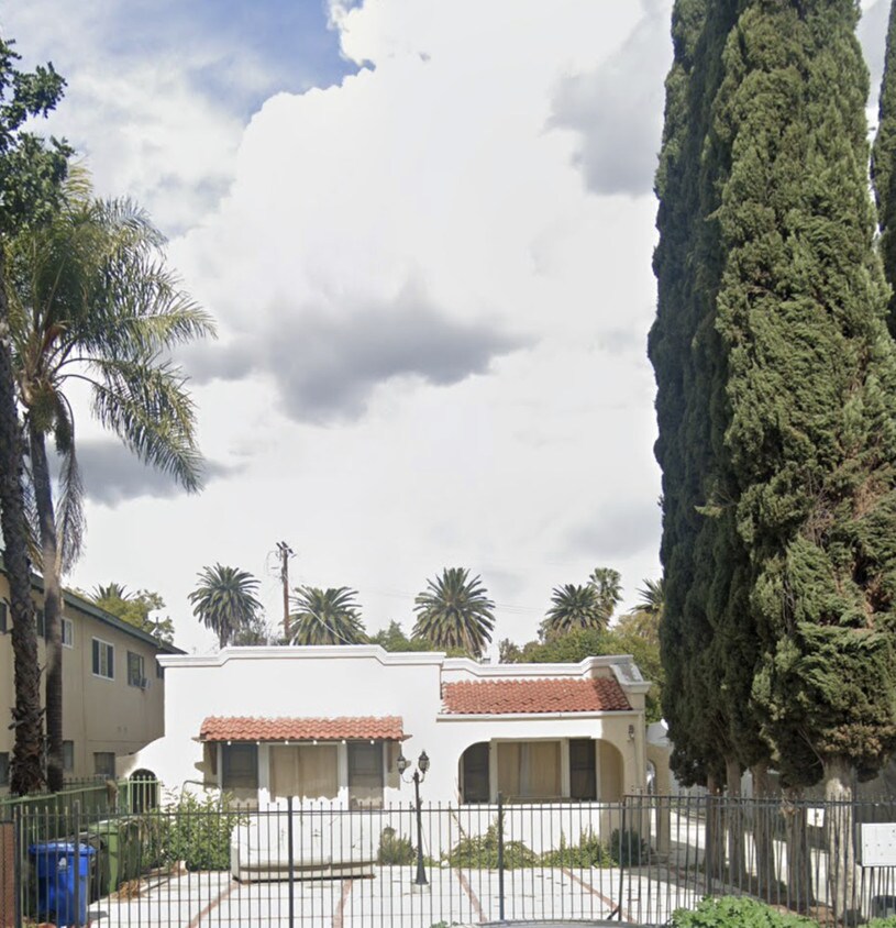 Primary Photo - 14727 Sylvan St