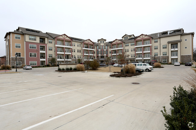 Building Photo - Renaissance Oaks