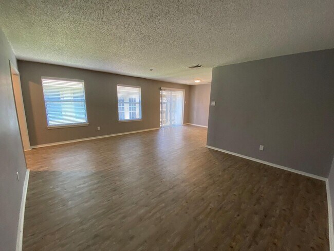 Foto del edificio - 9010-9010 Greenmound Ave