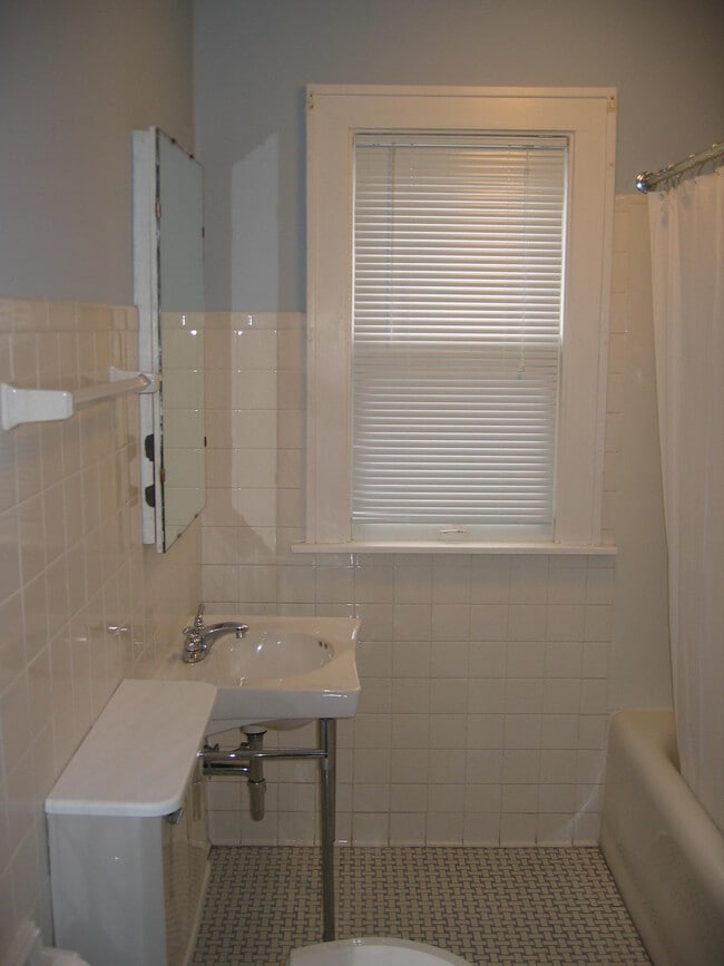 Building Photo - 2476 N 66th St