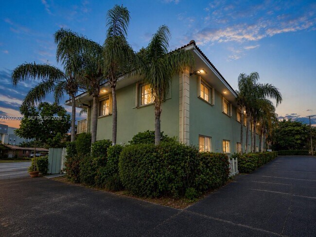 Foto del edificio - 1423 Holly Heights Dr