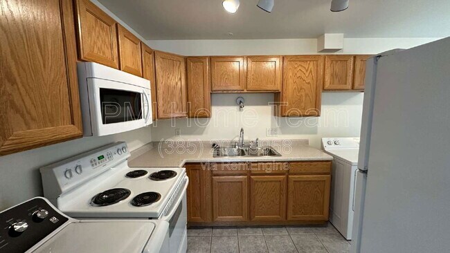 Foto del edificio - 1908 W 4975 S