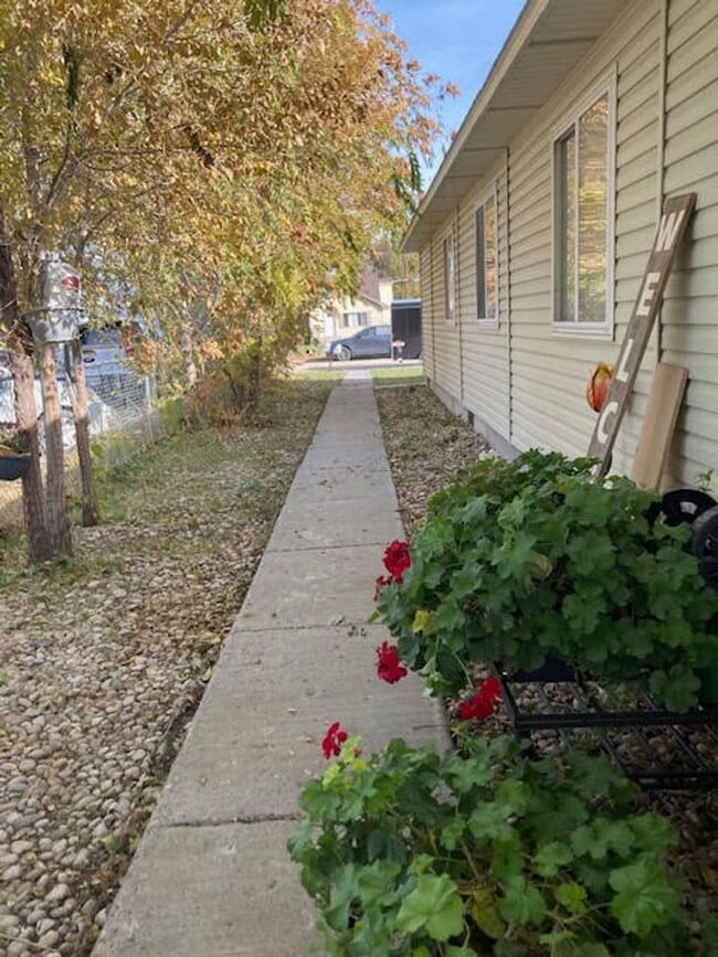 Foto del edificio - 3 bed 1 bath duplex