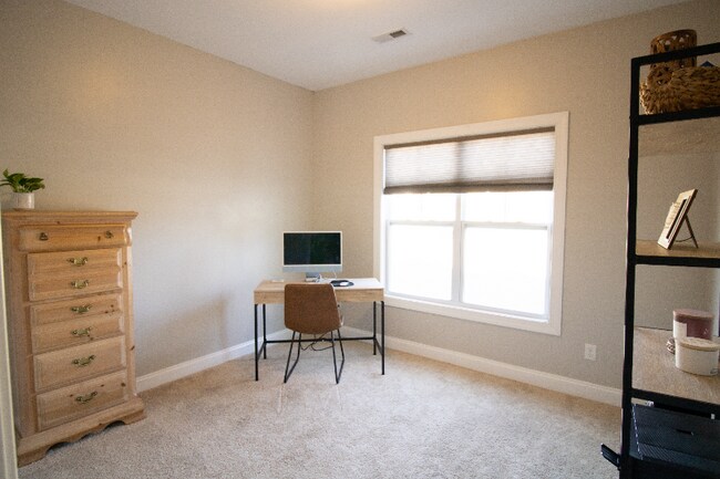 Building Photo - 213 Silver Hills Dr