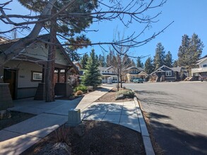 Building Photo - 1582 NW Erin Ct