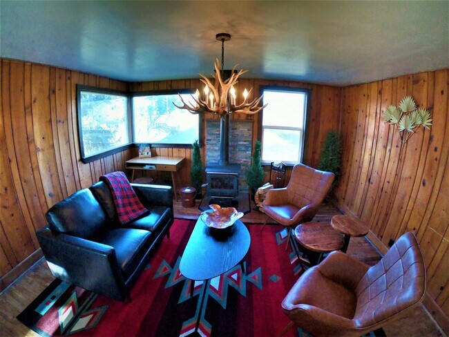 Building Photo - 1610 Hillcrest Dr