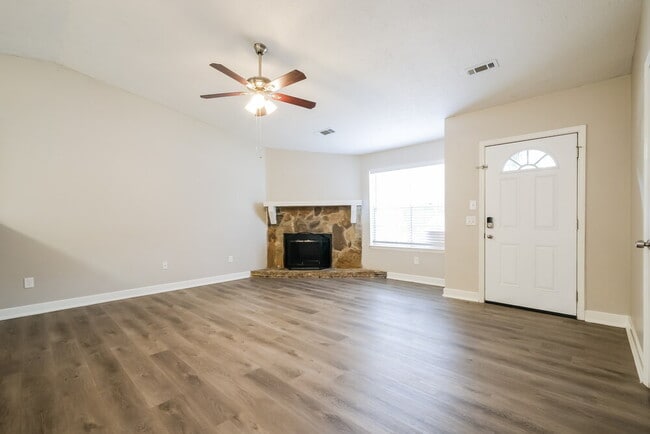 Foto del edificio - 5175 Sugar Crest Dr