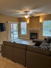 Building Photo - 613 Grandview Ct