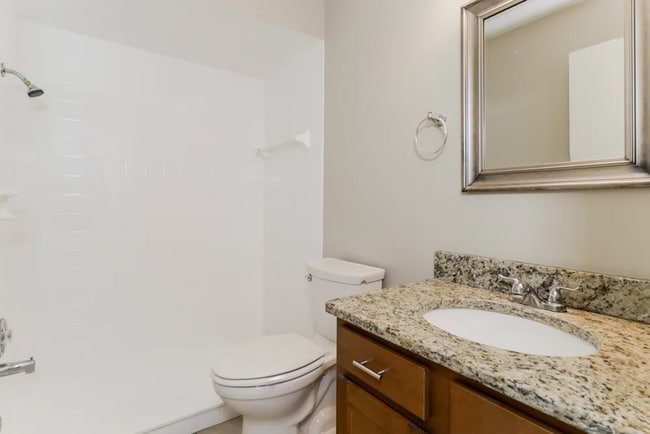 Building Photo - 476 Forest Park Rd