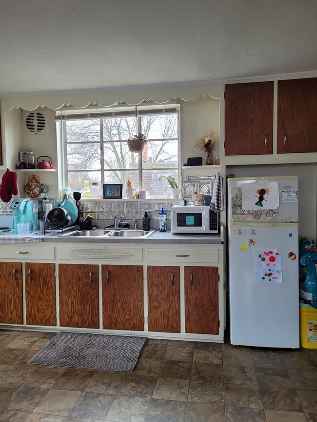 Foto del edificio - 343 1/2 S. Main