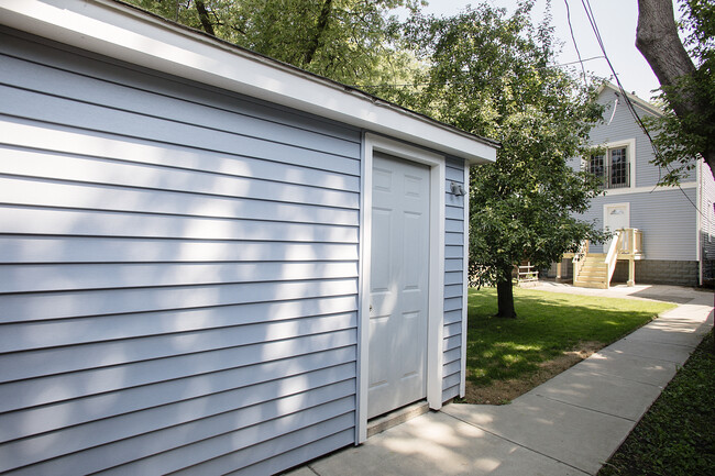 Building Photo - 4556 N Harding Ave