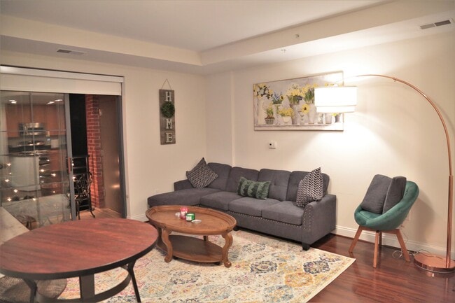 Photo - 1111 Oronoco St Apartment