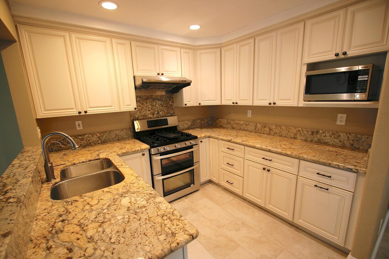 Primary Photo - 3633 Seahorn Cir