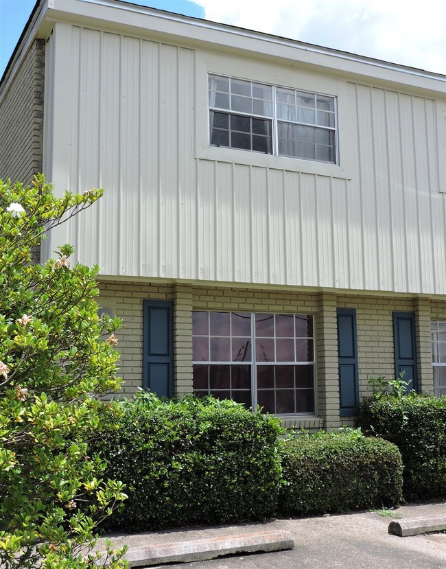 Building Photo - Campus Cottages