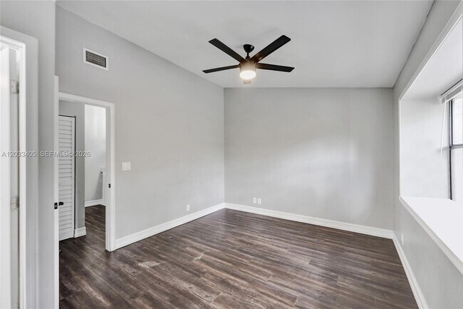 Building Photo - 3325 Carambola Cir S