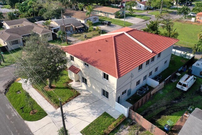 Foto del edificio - 785 SW 7th Ave
