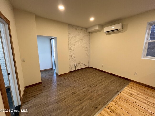 Building Photo - 257 3rd St