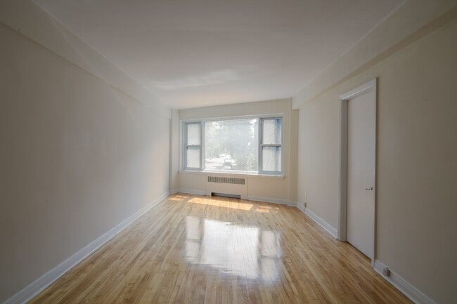 Building Photo - 10 Av. Rosemount