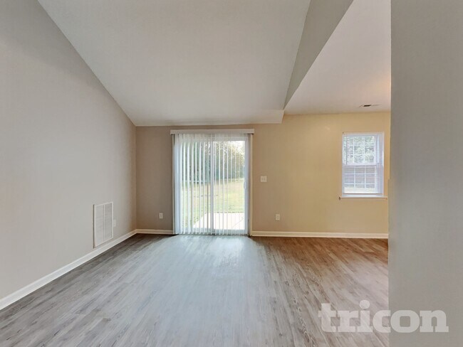 Foto del edificio - 7307 Hooksett Ct