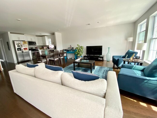 Foto del edificio - 105-107 Trask Ave