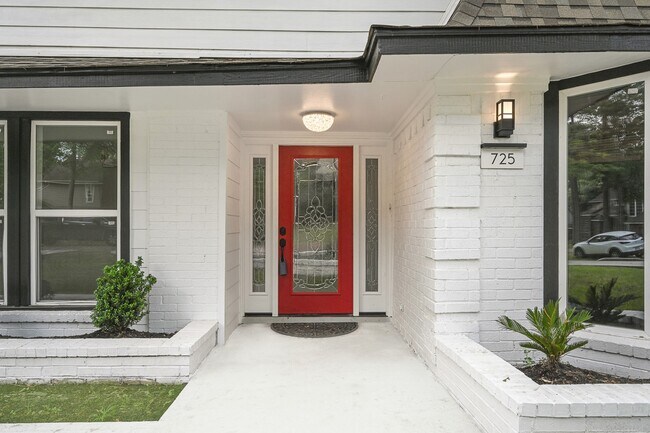 Building Photo - 725 Talmalge Hall Dr