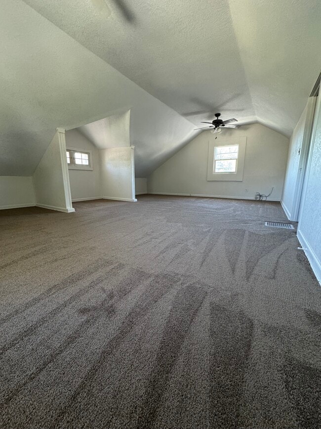 Building Photo - 702 Colima Dr