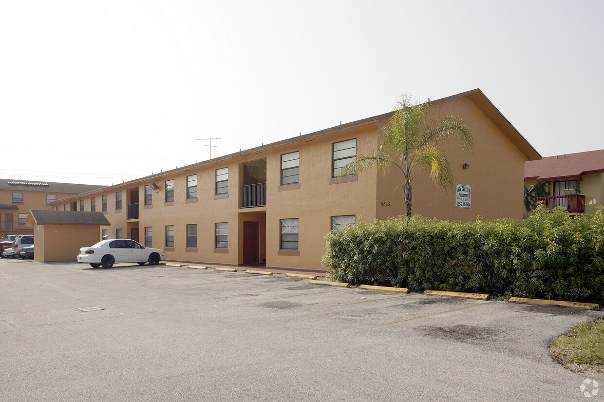 Foto principal - 5215 W 22nd Ct