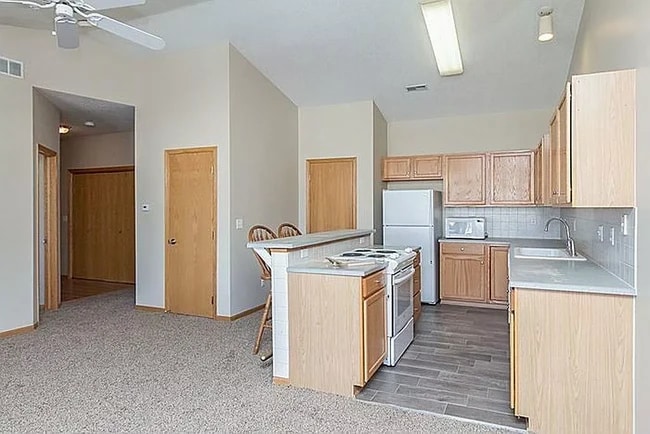 Kitchen - 950 67th St