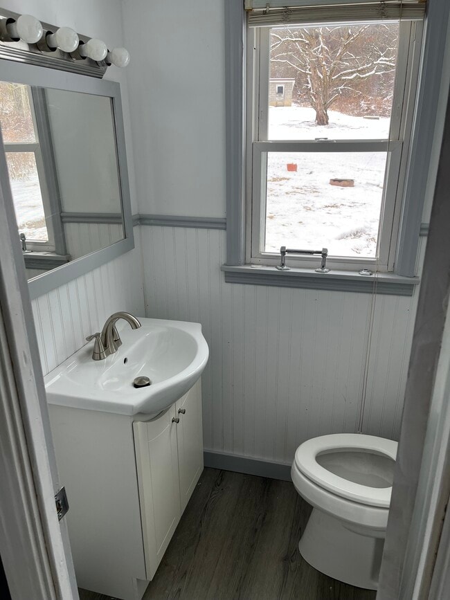 Foto del edificio - 61 Brehm Rd