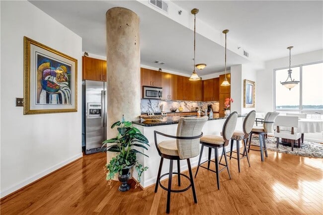 Foto del edificio - 711 Cosmopolitan Dr NE