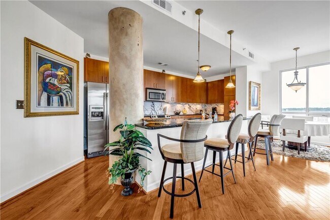 Building Photo - 711 Cosmopolitan Dr NE