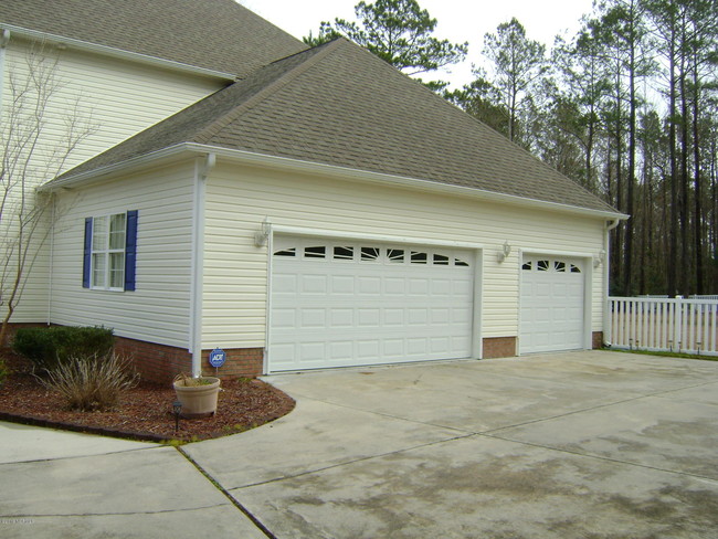 Building Photo - 670 White Oak Crossing