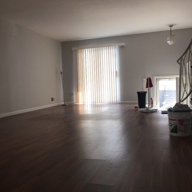 Building Photo - 5 Ebey Ln