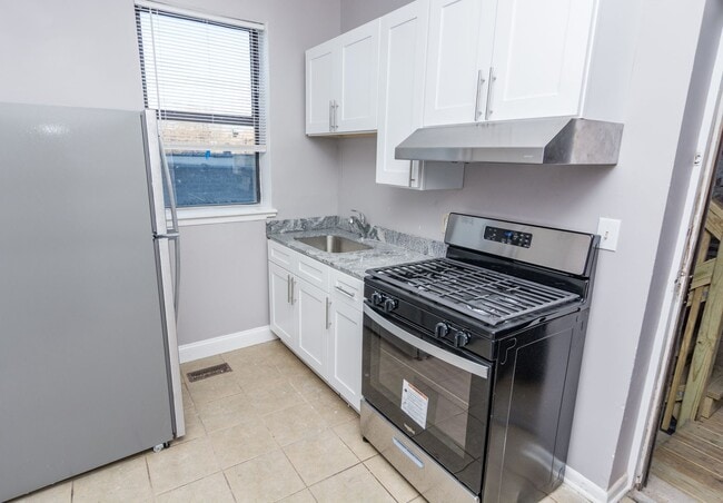 Building Photo - 118 N Kostner Ave