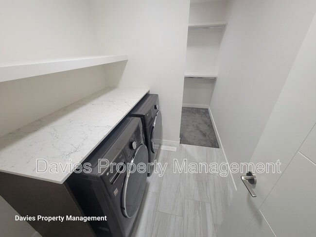 Building Photo - 3213 Kulay Way SW