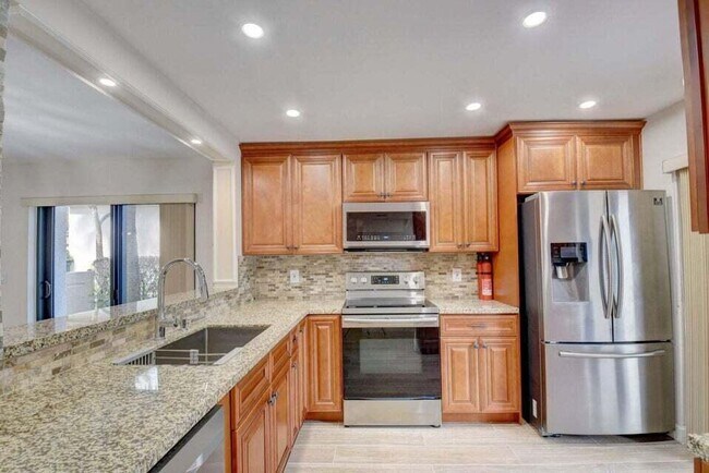 Foto del edificio - 400 Club Cir