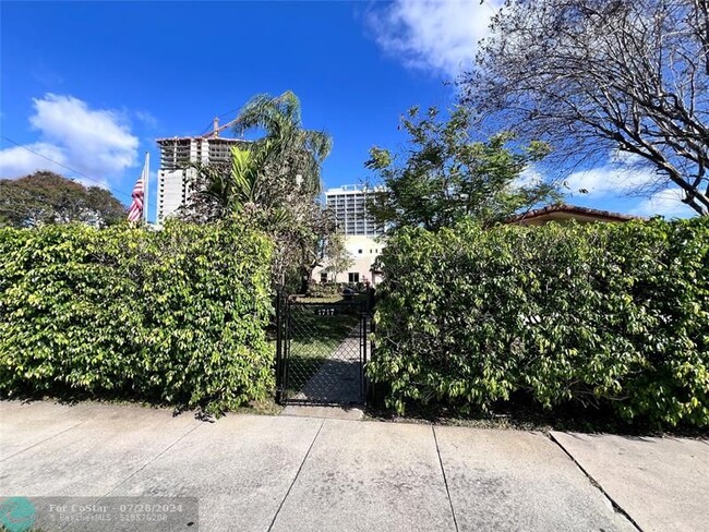 Foto del edificio - 1717 Jackson St