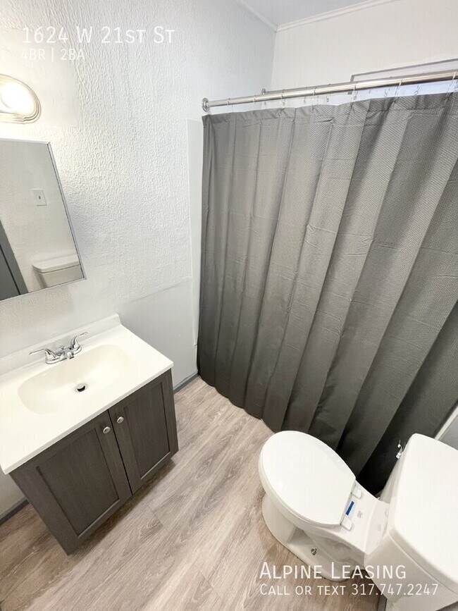 Building Photo - 1624 W 21st St