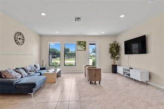 Building Photo - 2156 Appleton Cir S