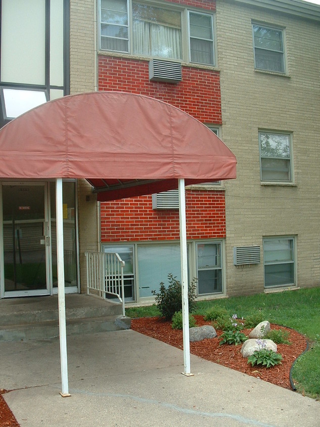 Primary Photo - 1735 Marion St