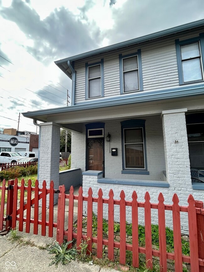 Building Photo - 639 Stevens St