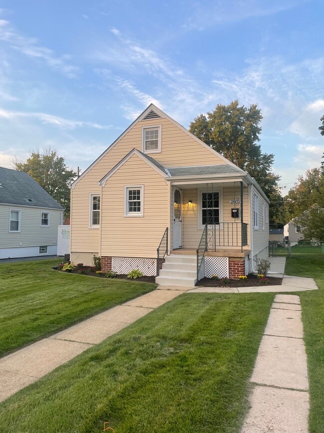 Building Photo - 2602 Linwood Rd
