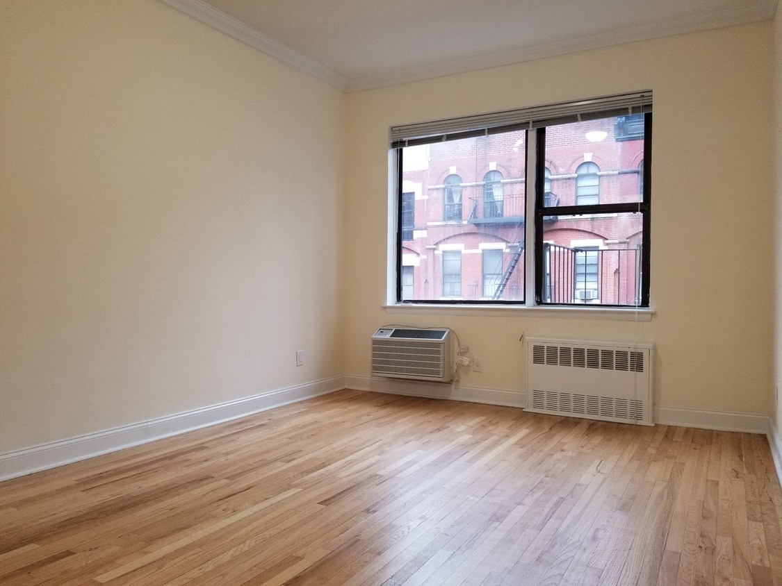 Primary Photo - 525 E 85th St