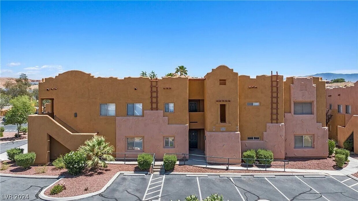 Primary Photo - Furnished Enchantment Condo