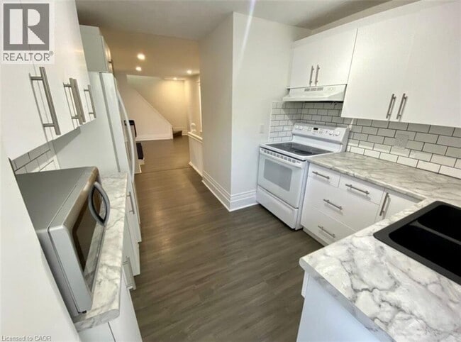 Building Photo - 54 Cambridge St