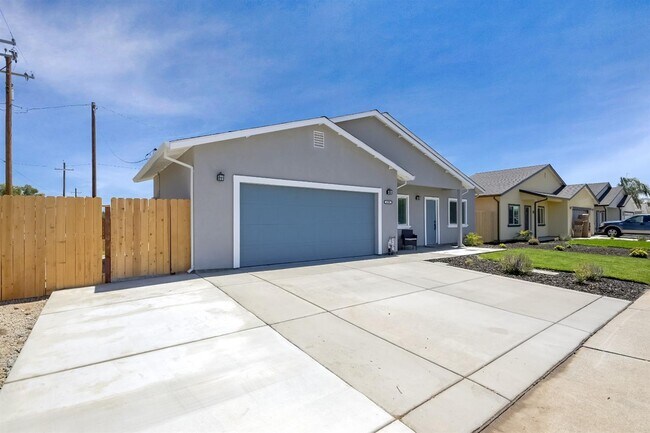 Building Photo - 4589 Meadow Way