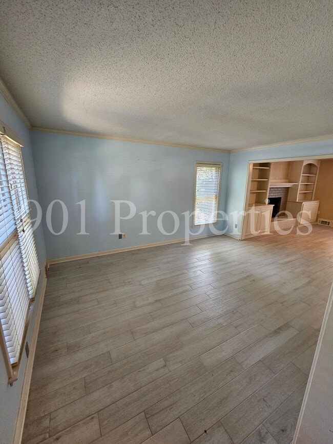 Building Photo - 8595 Riverchase Dr