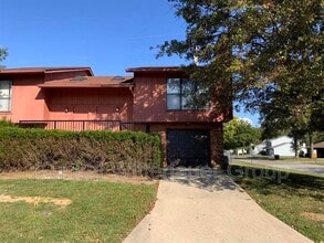 Building Photo - 700 Ganim Dr