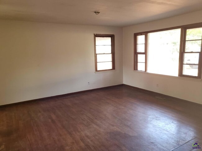 Building Photo - 303 Sparta St