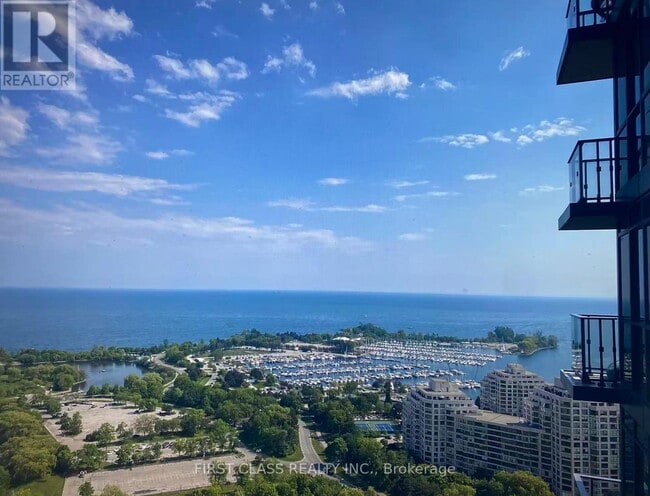 Building Photo - 2212 Lake Shore Blvd W